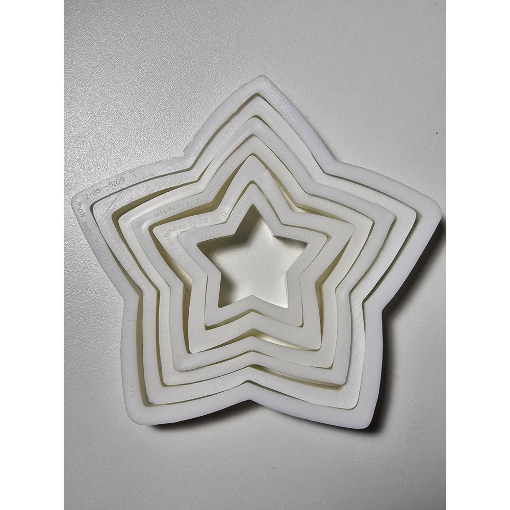 Wilton White Nesting Stars Cookie Cutters 6 Piece Set Made in Hong Kong 2-5 Inch